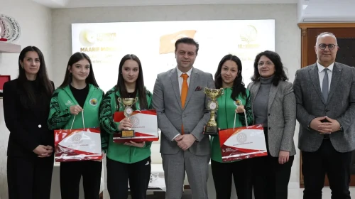 Rize’ye Türkiye İkinciliği Gururu: Fındıklı Anadolu Lisesi’nden Büyük Başarı