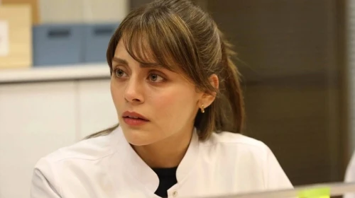 Doktor Başka Hayatta Elif kimdir? Sıla Türkoğlu kimdir, kaç yaşında, nereli, hangi dizilerde oynadı?