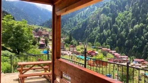 Rize’de Nerede Kalınmalı? Merkez mi İlçeler mi Daha Avantajlı? İşte Bilmeniz Gerekenler