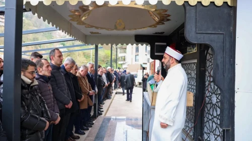 Rize’de Ahmet Kazdal Son Yolculuğuna Uğurlandı: Protokol Cenazede Buluştu