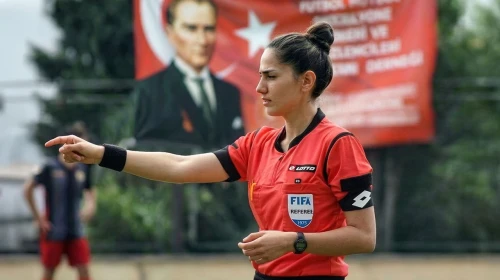 Süper Lig'de Tarih Yazılıyor: Göztepe'nin Maçında Kadın Hakem Görev Alacak!