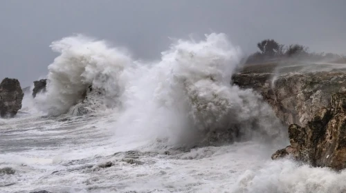 Meteorolojiden Uyarı: Sıcak Hava Dalgası Geliyor, Batı Akdeniz'de Fırtına Tehlikesi Var!