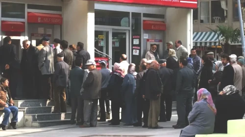 ATM'lerden Para Çekimi Kolaylaşıyor: Kuyruk Kâbusuna Son!