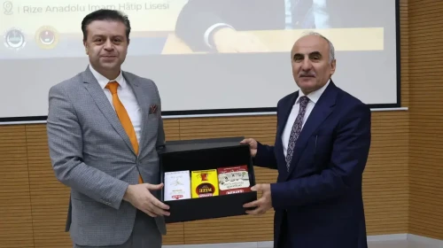 Rize Anadolu İmam Hatip Lisesi'nde Öğrencilerle Yenilikçi Sıra Sohbeti: Milletvekili Harun Mertoğlu Katıldı