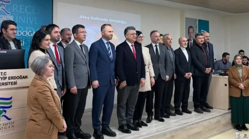 RTEÜ'de Ortadoğu'nun Geleceği Ele Alındı: Bölgesel Denge Arayışları Görüşüldü