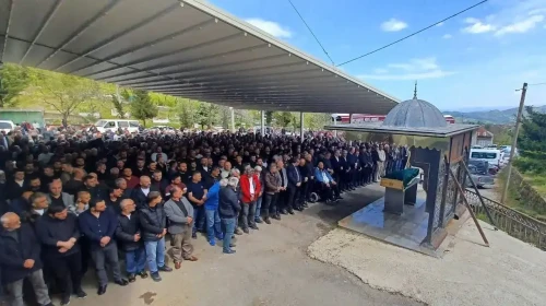 Kayıp genç Oral Şengün, Pazar'da bulundu; Araklı'da son yolculuğuna yoğun katılımla uğurlandı.