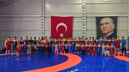Antalya'da Genç Milli Güreşçiler, Zafer Kupası ve Şampiyonlar Turnuvası için Hazırlıklarına Devam Ediyor!