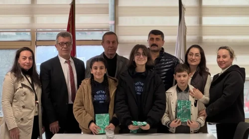 Öğrencilere Kitap Hediye Eden Pazar Belediye Başkanı Neşet Çakır'a Anlamlı Ziyaret!