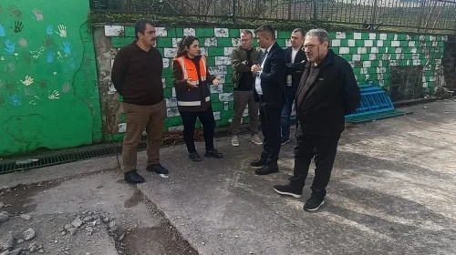 İyidere'de okullardaki yapım çalışmaları güvenli inceleme ile devam ediyor