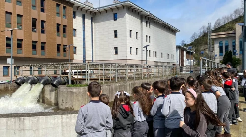 Kurtuluş İlkokulu öğrencileri, afet bilinci için İl Afet Müdürlüğü'nü ziyaret etti