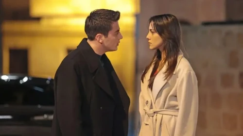 İkimiz de Sahneye Çıkma Zamanı: Oyunculuk Mesleğimizin Heyecanı!