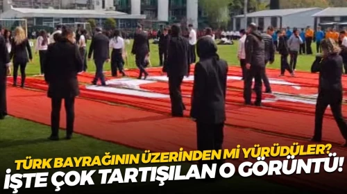 Türk Bayrağı Üzerinde Yürüyüş Mü? Tartışmalara Neden O Olayın Görüntüleri Ortaya Çıktı!