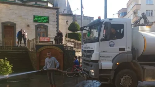 Beşikdüzü’nde Temizlik Seferberliği: İlçe Merkezi Baştan Sona Yıkanıyor