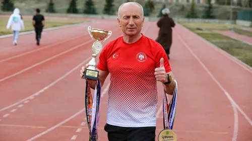 Sigarayı Geride Bırakıp Şampiyonluk Yolu Açtı: Erzurumlu Polisi Pistlerdeki Başarısıyla Göz Dolduruyor!