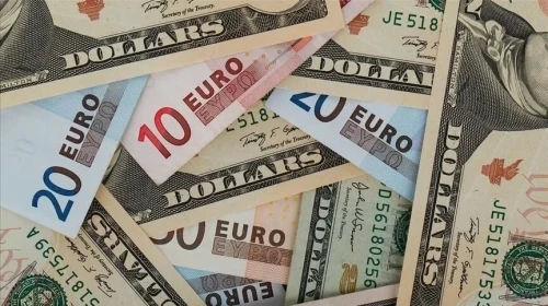 Dolar Değer Kazanırken, Euro Düşüş Yaşadı