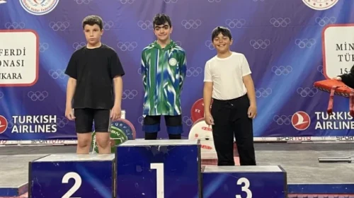 Ankara'da Gençler Halter Şampiyonası: Zahid Göktürk Mengen Türkiye Rekoru Kırdı