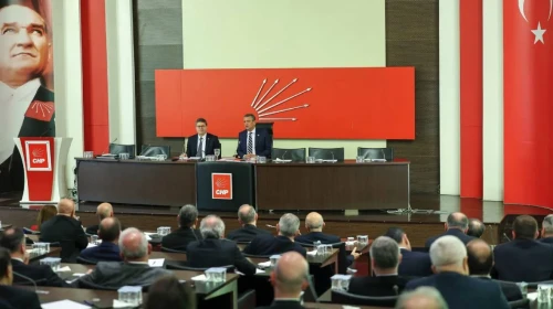 CHP il başkanları Özel başkanlığında 'olağanüstü' toplandı: 81 ilde eş zamanlı açıklama yapılacak