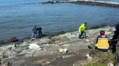Deniz Kıyısında Gizemli Bir Olay: Adam Cesedi Bulundu!