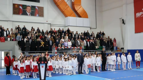 Güneysu’da 23 Nisan Coşkusu: Minikler Sahneye Damga Vurdu