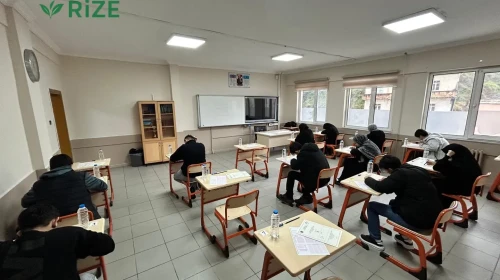 Gençler İçin Umre Ödüllü Bilgi Yarışması Rize'de Şenlik Havasında Gerçekleştirildi