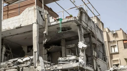 İran'dan Tel Aviv'e karşılık: 5 kentte 15 noktaya füze parçaları isabet etti