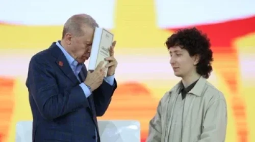 Erdoğan’a Kur'an Hediye Eden Hafız Furkan Kılıç: Biyografisiyle Geleceğin Yıldızı!