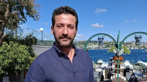 Burç Kümbetlioğlu Evli mi, Çocuğu Var mı? Hangi Dizilerde Rol Aldı, Uzak Şehir Dizisinden Ayrılıyor mu?