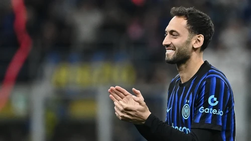 Hakan Çalhanoğlu'na İtalya'da Yeni Bir Başarı: 'Ayın En İyisi' Ödülünü Kazandı!