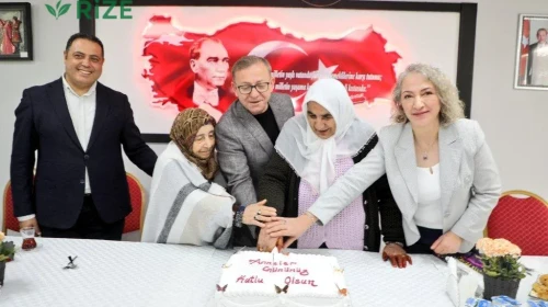 Kars Valisi Ziya Polat ve Eşi Pınar Filiz Polat'tan Huzurevi’nde Anlamlı Ziyaret