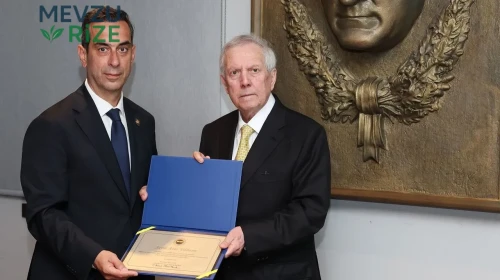 Fenerbahçe'de Yeni Bir Dönem: Aziz Yıldırım, Mazbatasını Alarak Göreve Resmen Başladı!
