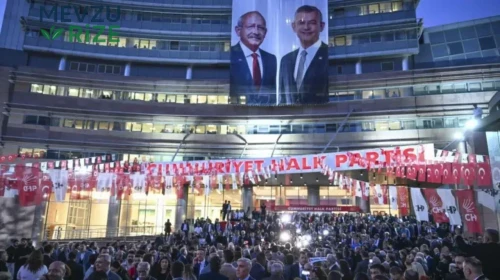 CHP'de olağanüstü kurultay imzaları Kılıçdaroğlu'na sunuluyor
