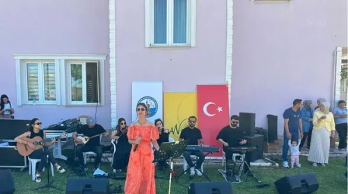 Van'da Çocuklar İçin Neşeli Müzik Etkinliği Gerçekleştirildi