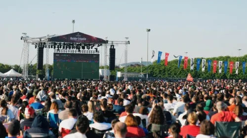 İstanbul’da milli maç dev ekranlarda izlendi