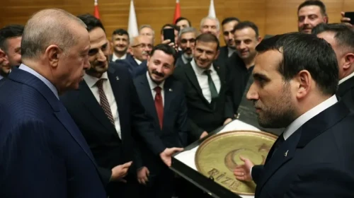 Erdoğan, AK Parti Rize Merkez İlçe Başkanlığı'nı kabul etti: Türkiye Yüzyılı vurgusu!