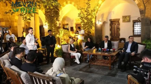 Özgür Özel: "CHP, 26 Temmuz'a kadar seçime katılamayabilir" uyarısında bulundu.