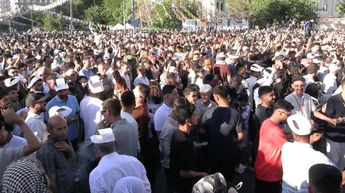 Diyarbakır'da Abdullah Öcalan İçin Özgürlük Talebiyle Miting Gerçekleştirildi