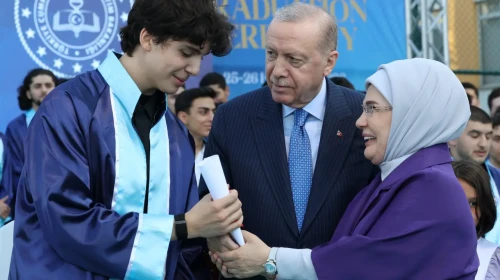 Cumhurbaşkanı Erdoğan, Torununun Diplomasını Verdi