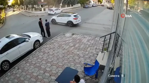 Elazığ'da Kontrolsüz Kavşakta Meydana Gelen Kazada Sürücü Kaçtı!