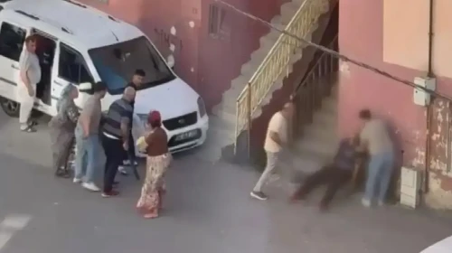 Kiracı dehşeti: İstanbul'da ev sahibi bıçaklandı, anlar kameraya yansıdı!