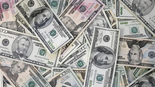 Faiz Endişeleri Piyasaları Etkisi Altına Aldı: Dolar 13 Ayın En Yüksek Seviyesine Ulaştı
