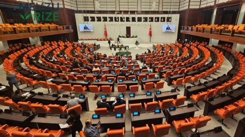 EMEP'li Karaca'dan Trans Cinsiyetçi İşten Çıkarma ve Onur Yürüyüşü'ndeki Avukatlara Yönelik Soruşturma Önergesi!