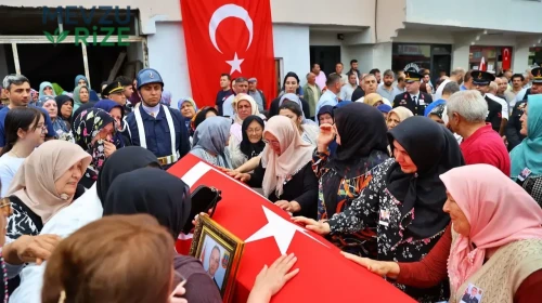Türkiye şehidine ağlıyor: Uzman Çavuş Mehmet Demirbaş gözyaşlarıyla uğurlandı