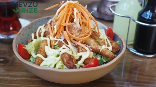 Hafif ve Besleyici: Kolay Yapımı ile Tavuk Salatası Tarifi!