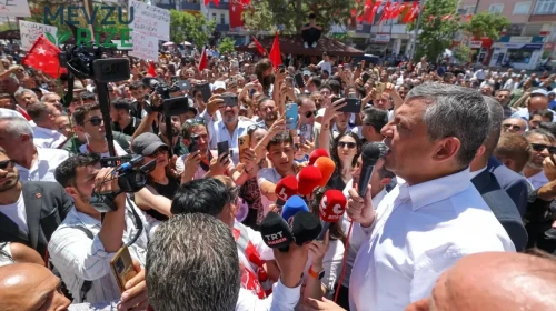 Yeni Partinin Logosu İçin Sipariş Verildi: Kırmızı ve Beyaz Renklerle Tasarlanacak!