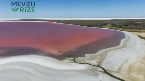 Tuz Gölü'nde görsel şölen başladı! Sıcaklıklar arttı, suyun rengi tamamen kırmızıya döndü