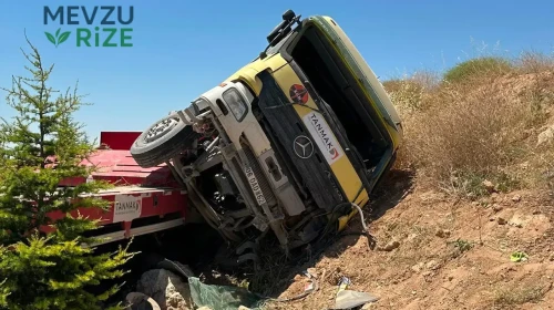 Uşak'ta Tır Kazası: Şarampole Devrilen Araçta 1'i Ağır 3 Kişi Yaralandı