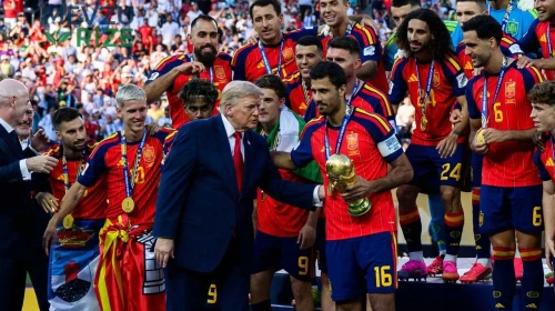 İspanyol yetkililerin Trump'a yönelik tepkisi sürüyor: Podyumda yer almasına izin vermediler!