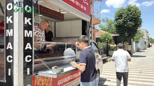 Boşanma Sevincini Lokma Dağıtarak Kutladı: "Kurtuldum" Mesajıyla Dikkat Çekti!