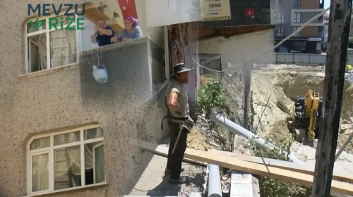 İnşaat Faaliyetleri Sırasında Yan Bina'nın Merdiveni Çöktü, Vatandaşlar Dairelerinde Kapana Kısıldı!