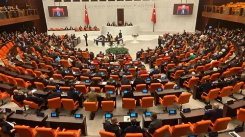 TBMM, en düşük emekli aylığı düzenlemesini içeren kanun teklifini kabul etti.